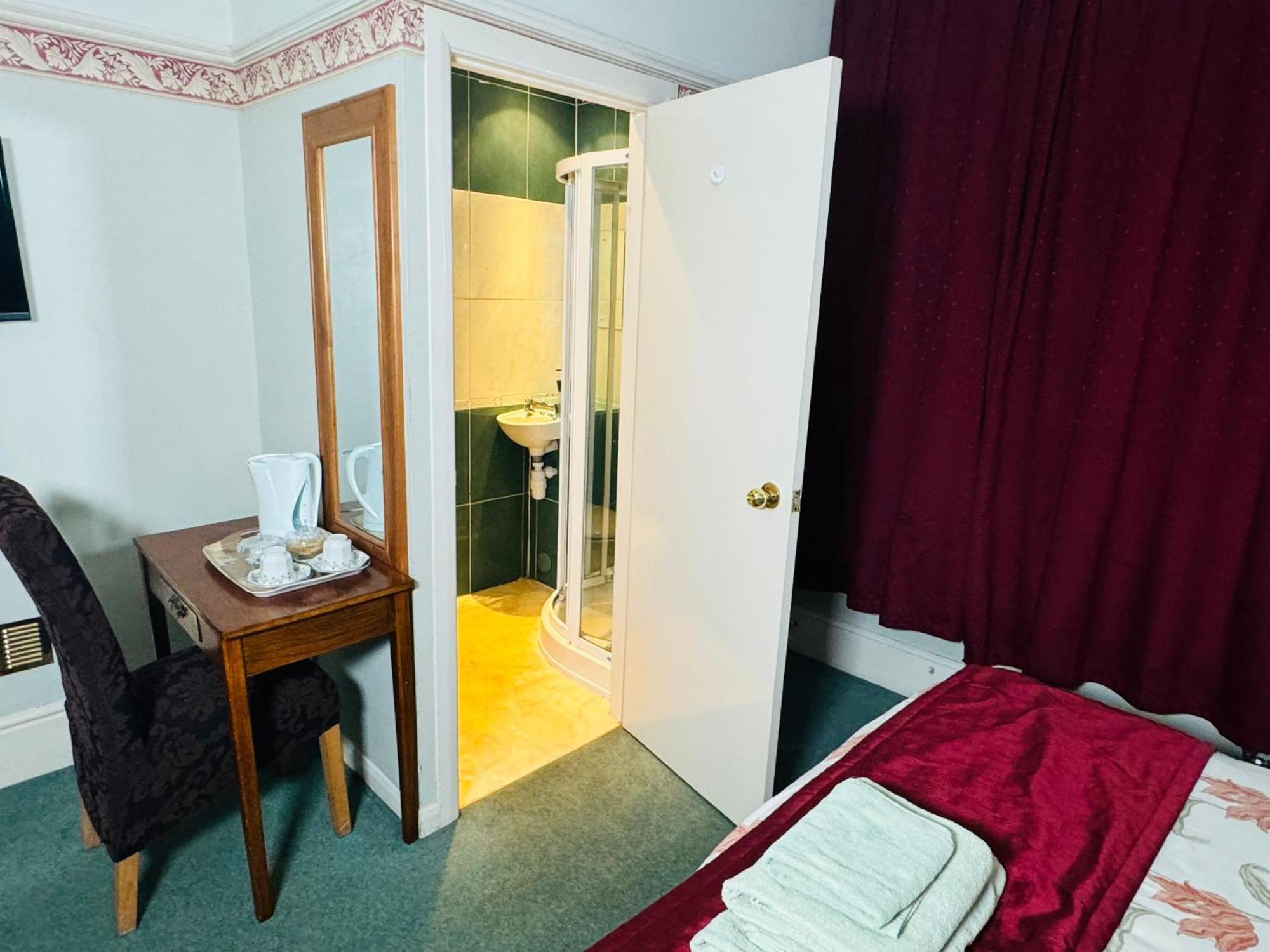 Quarto em Acomodações Particulares The Bliss 7 Stay, En-suite, Self Check-in With Smart Lock, Non Smoking In And Out, Zero Tolerance For Noise After 11pm *